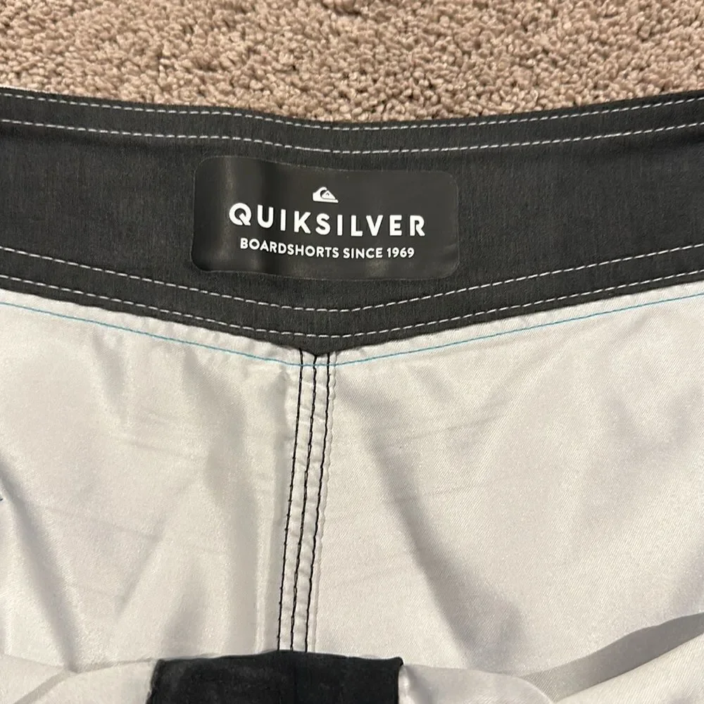 Quicksilver! Boardshorts very good condition size 38!